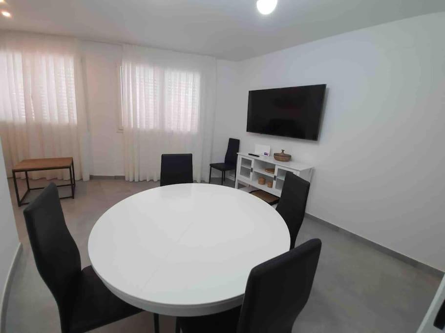 Apartment Piso Nuevo, Pk Pequeno Y A 5 Min De La Playa Caminando Cadaqués